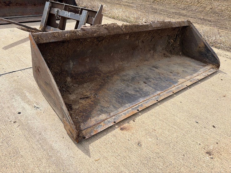 skidloader-82”-skidloader-bucket-image-1