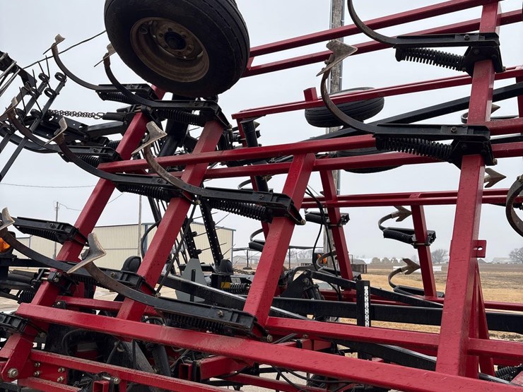 2011-case-ih-200-image-12