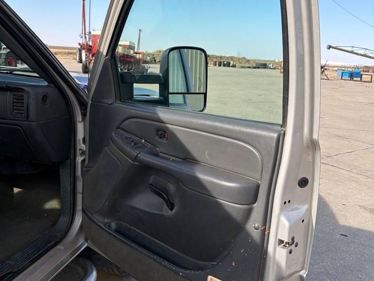 2005-chevrolet-k2500-image-46