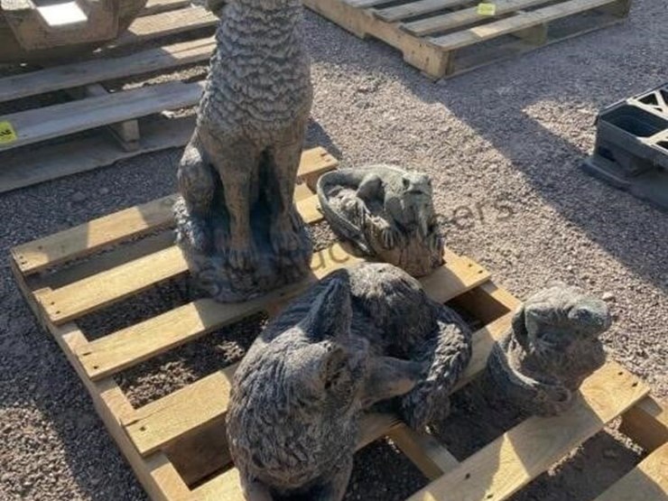 pallet-of-concrete-statues-image-1