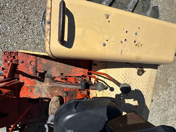 case-1030-comfort-king-tractor,-diesel,-wide-front,-18.4-34-tires,-5-front-weights,-2-remotes,-3pt.,-image-30