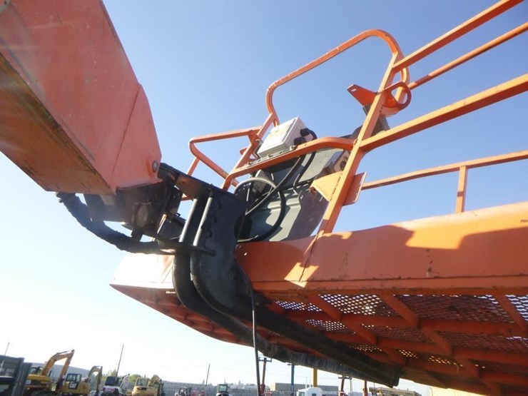 2013-jlg-600s-image-12