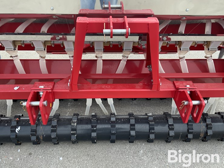 2025-massey-ferguson-730-image-10