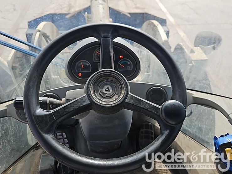 2015-caterpillar-938k-image-32