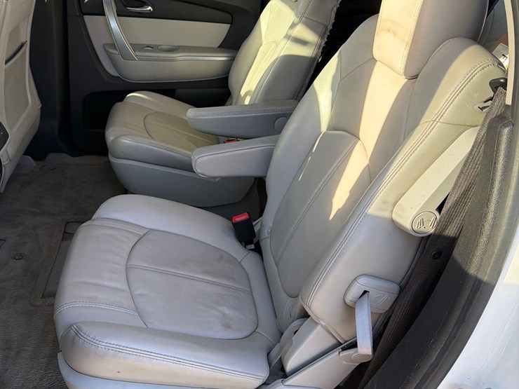 2010-gmc-acadia-slt-image-25