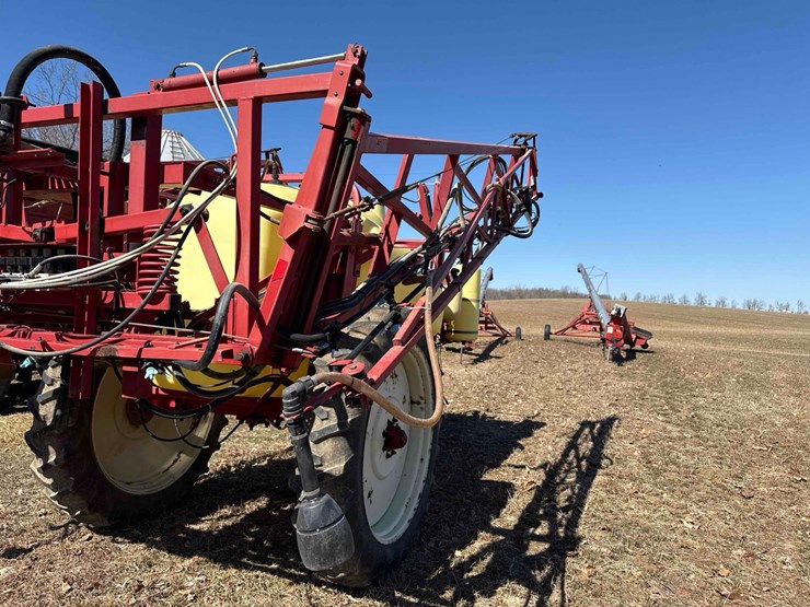 hardi-1000-gal-pull-type-sprayer-image-18