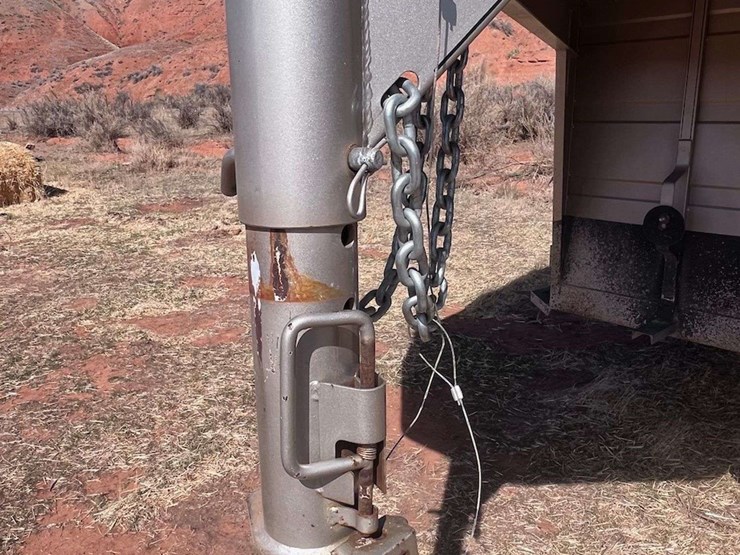 2009-titan-trailer-image-9