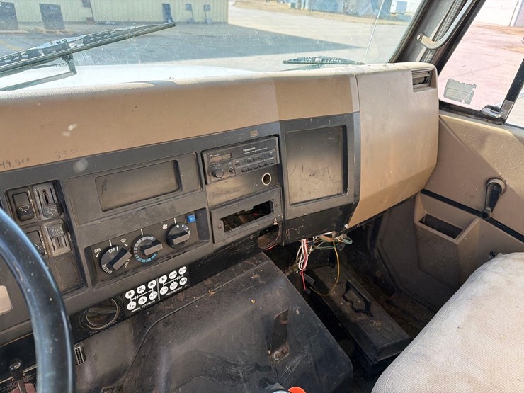 1990-international-4900-image-42