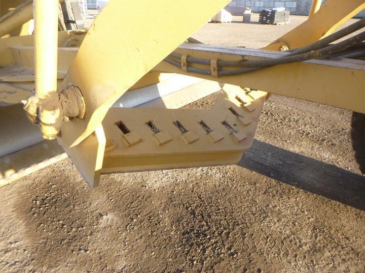 2006-caterpillar-143h-image-14