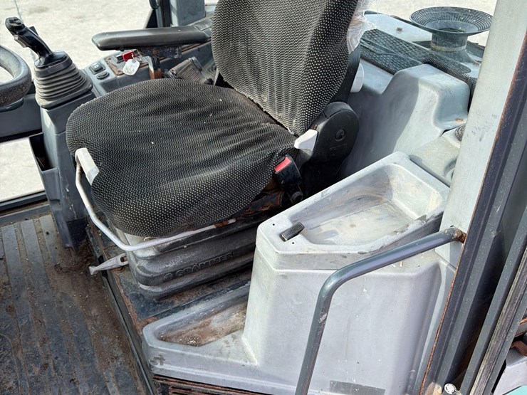 2016-deere-244k-image-37