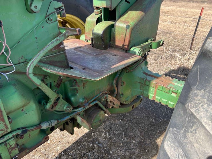 john-deere-4010-image-9