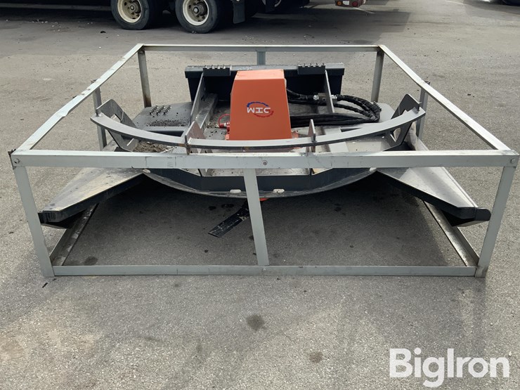 2025-massey-ferguson-730-image-2