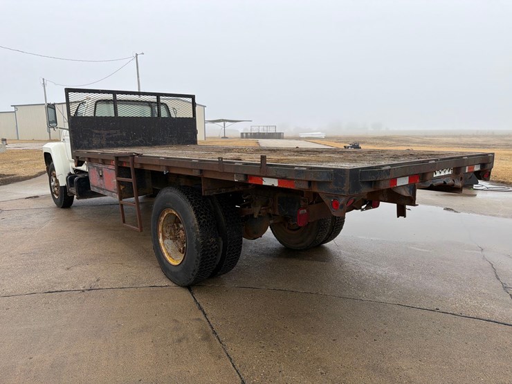 1990-ford-f700-image-5