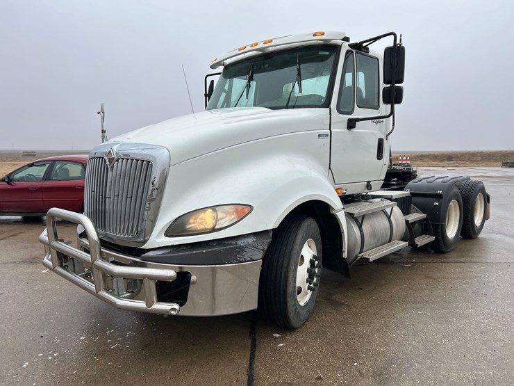 2011-international-prostar-image-1