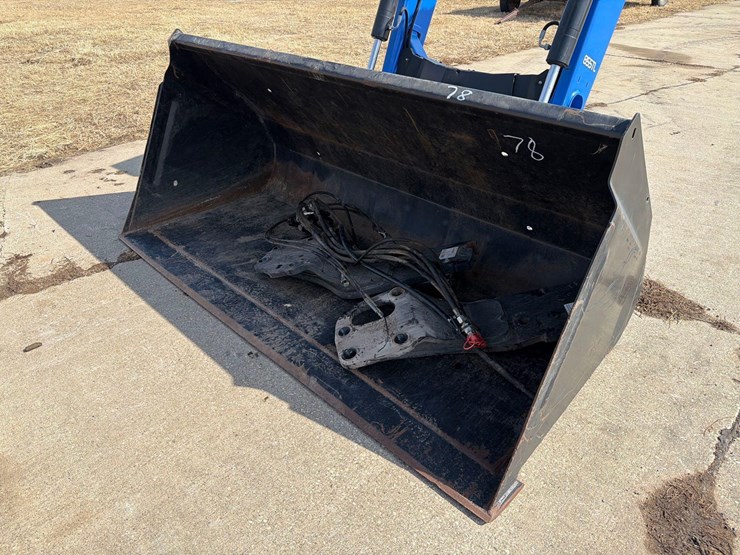 2013-new-holland-855tl-image-9