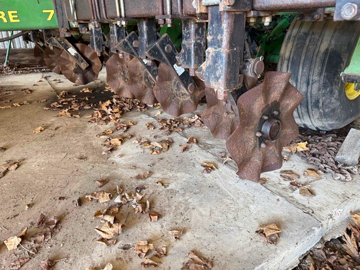 john-deere-7240-image-25