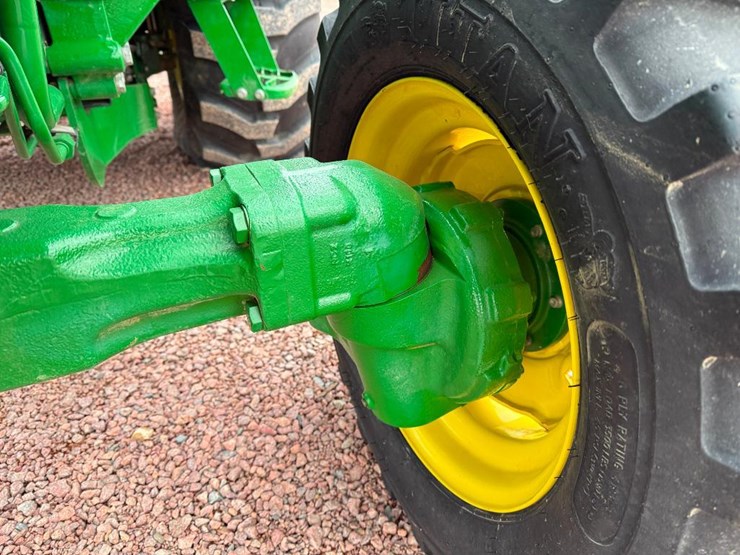 john-deere-4052m-image-42