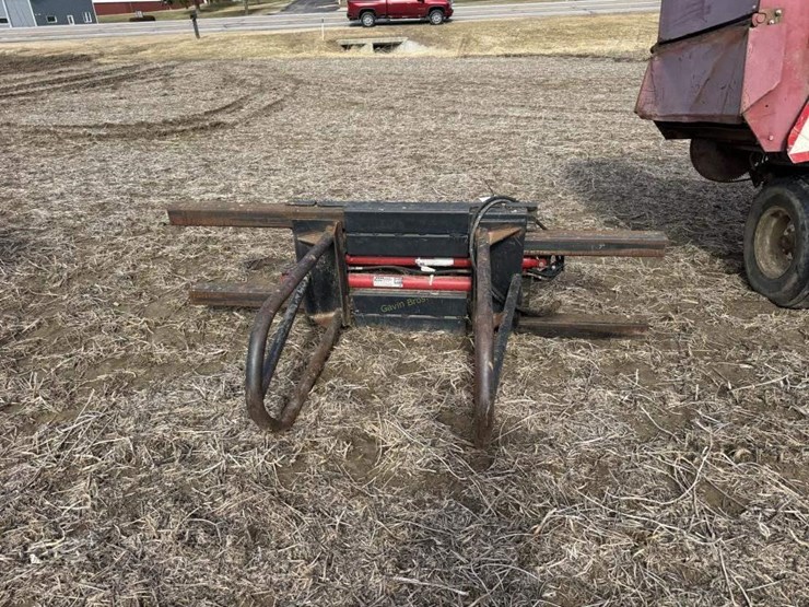 universal-mount-bale-squeeze---off-site-image-2
