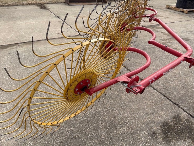 tonutt-5-wheel-3pt-rake-image-9