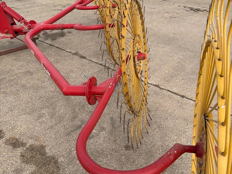 tonutt-5-wheel-3pt-rake-image-5