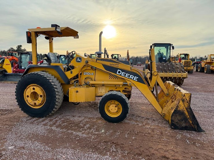 deere-210le-image-3
