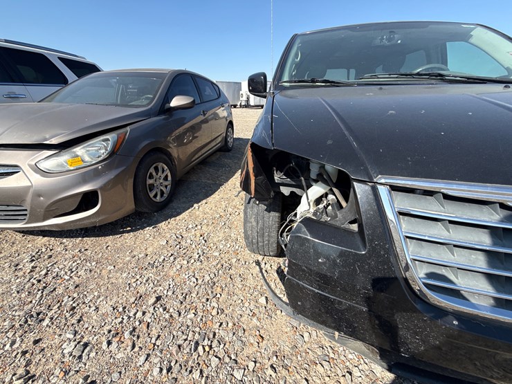 2009-chrysler-town-&-country-image-33