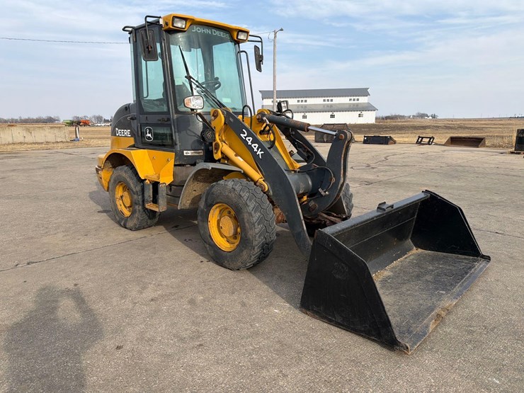 2016-deere-244k-image-4