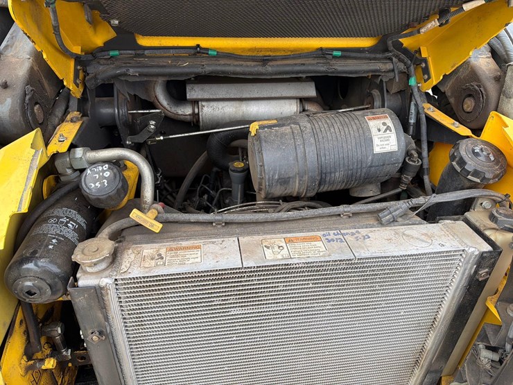 2011-new-holland-l218-image-46