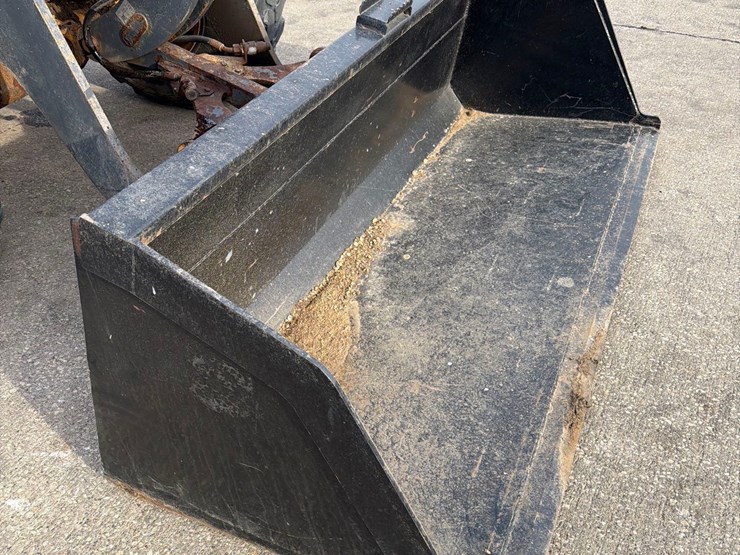 2016-deere-244k-image-13