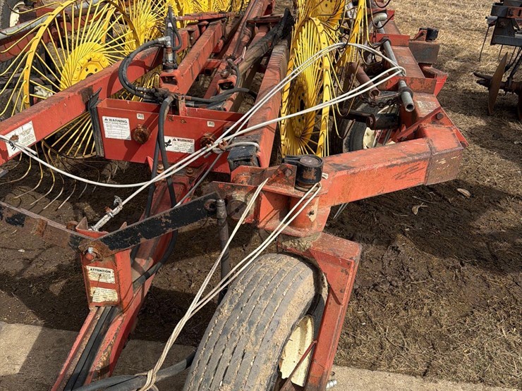 h&s-18-wheel-pull-type-rake-image-10