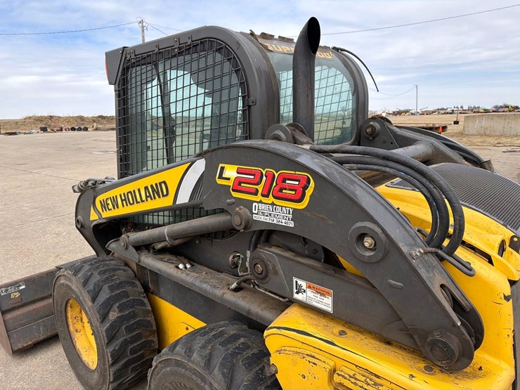 2011-new-holland-l218-image-11