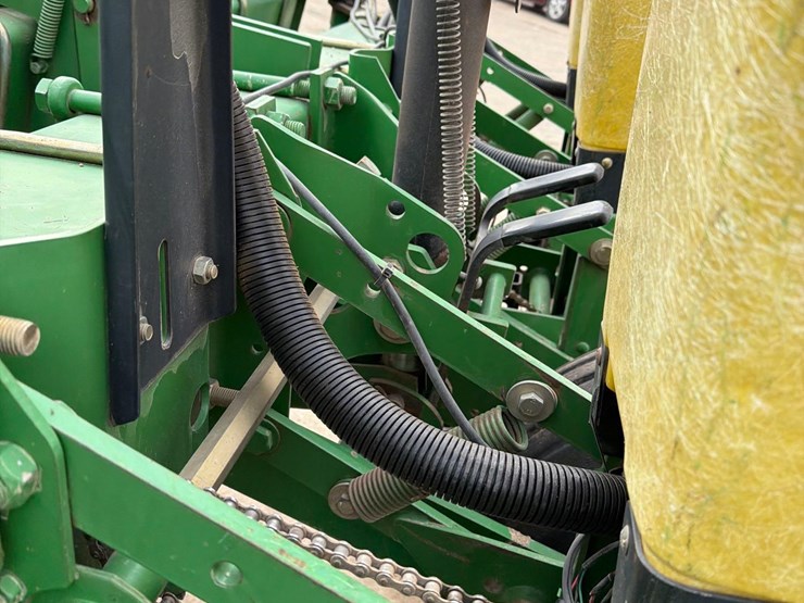 john-deere-7200-image-51