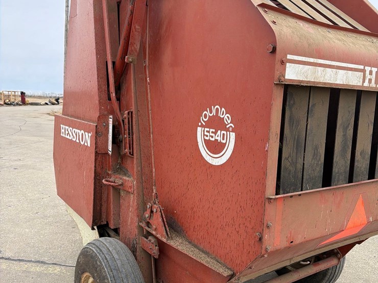 hesston-5540-image-7