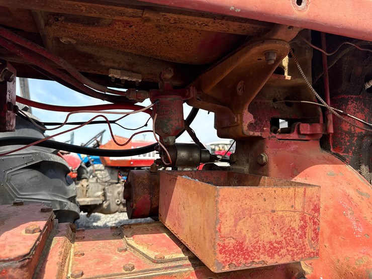 #75-•-mccormick-farmall-450-tractor-933-inv#-42875-image-19