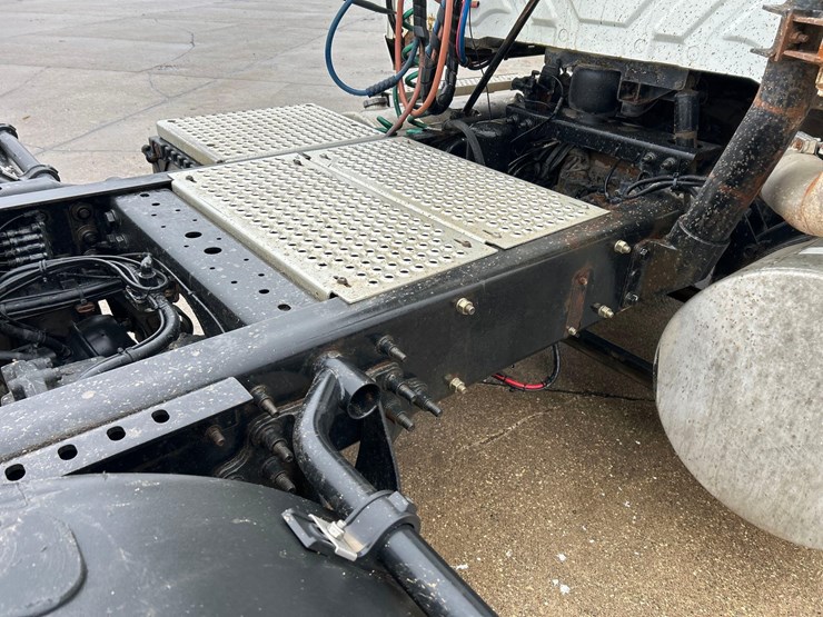 2011-international-prostar-image-15