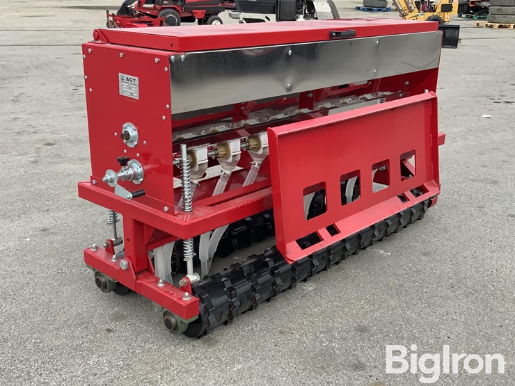 2025-massey-ferguson-730-image-7