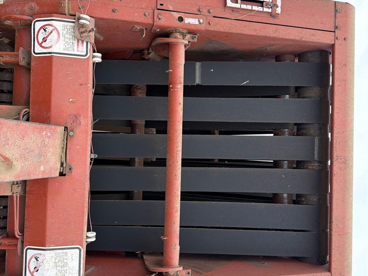 hesston-5540-image-27