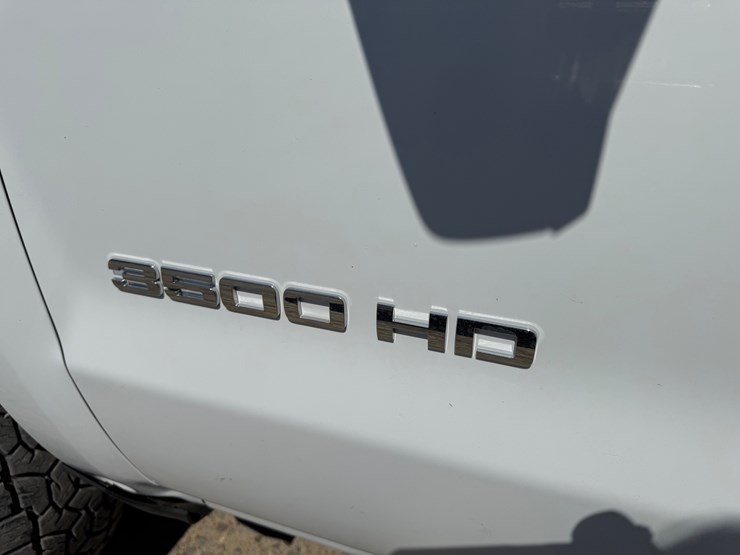 2019-chevrolet-3500hd-image-17