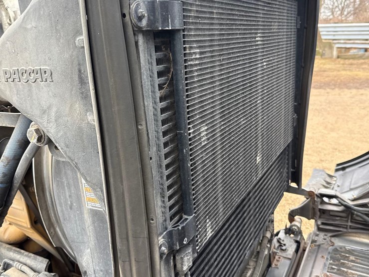 2016-peterbilt-389-image-120