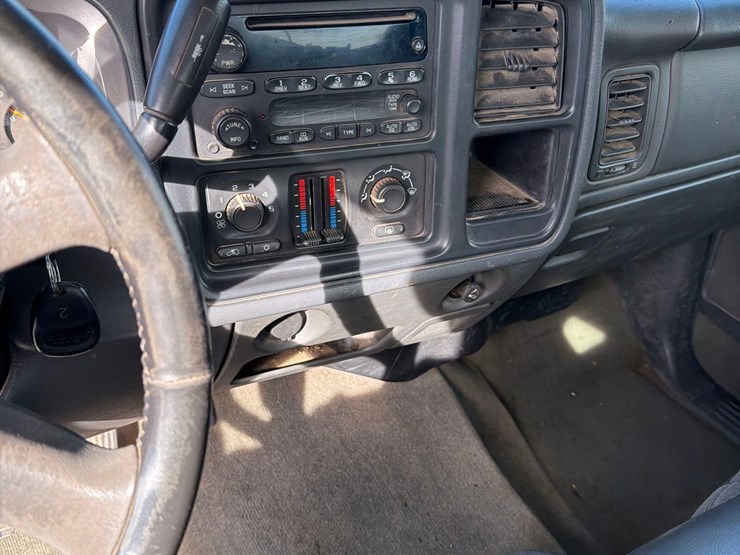 2005-chevrolet-k2500-image-36