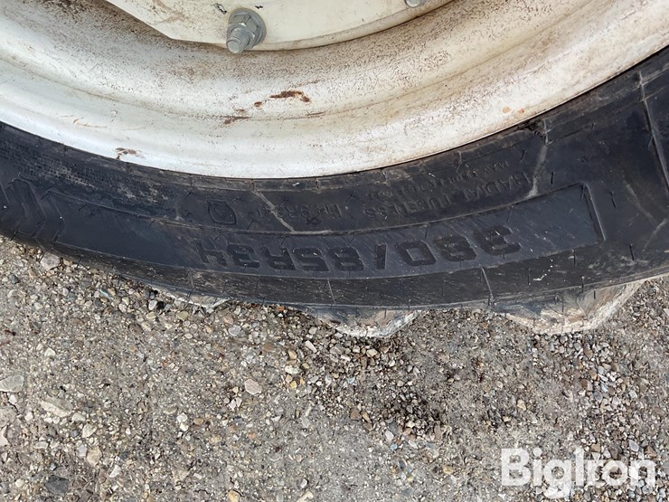 new-holland-275-image-17