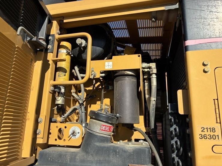 2005-caterpillar-143h-image-40