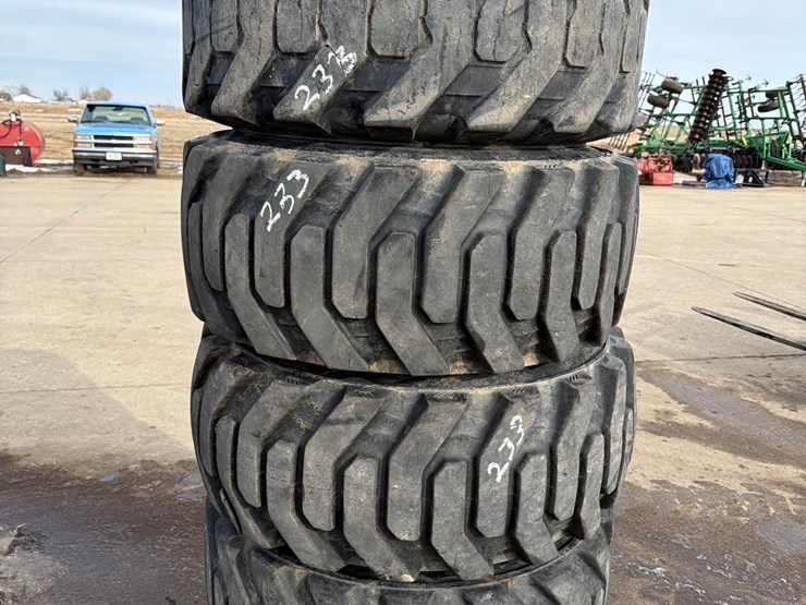 5-14-17.5-skidloader-tires-image-2