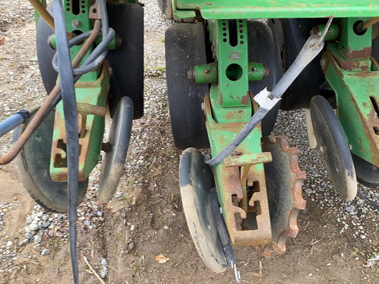 john-deere-7240-image-39