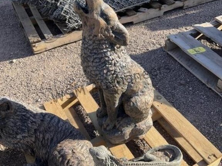 pallet-of-concrete-statues-image-4