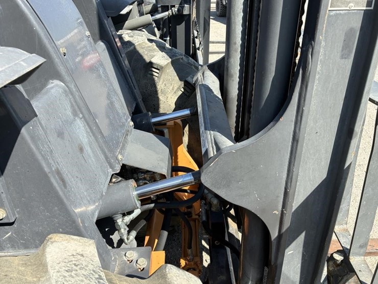 2015-case-586h-image-9