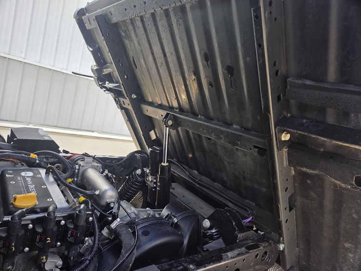 2024-john-deere-gator-image-48