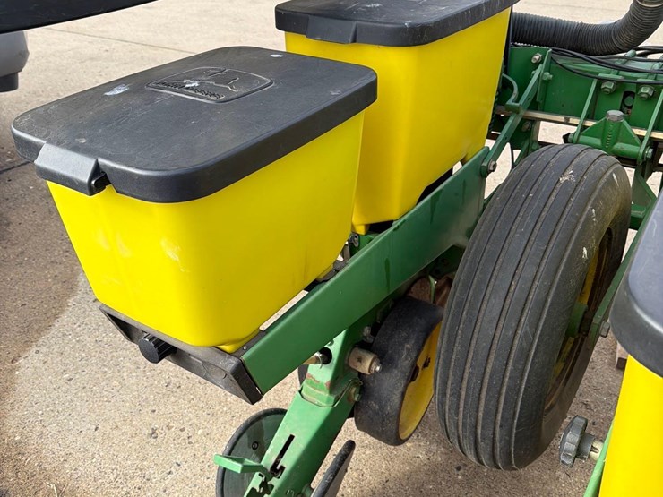 john-deere-7300-image-32