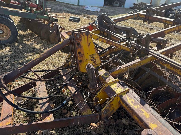 landoll-7-shank-disc-chisel-image-9