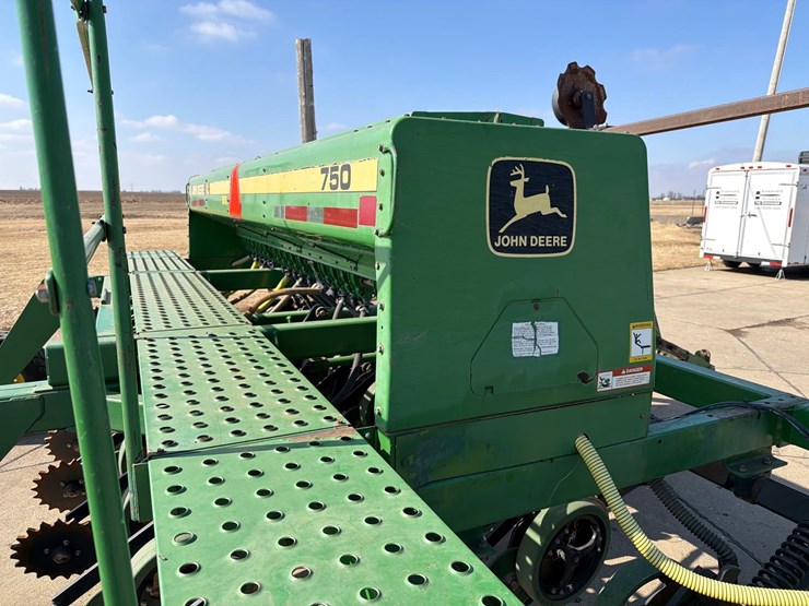 john-deere-750-image-22